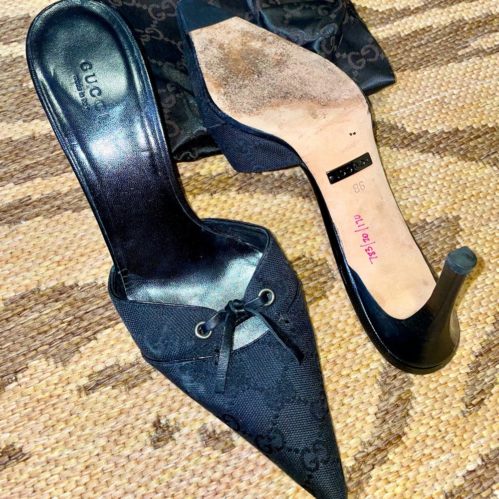 Gucci signature print black slides size 9B